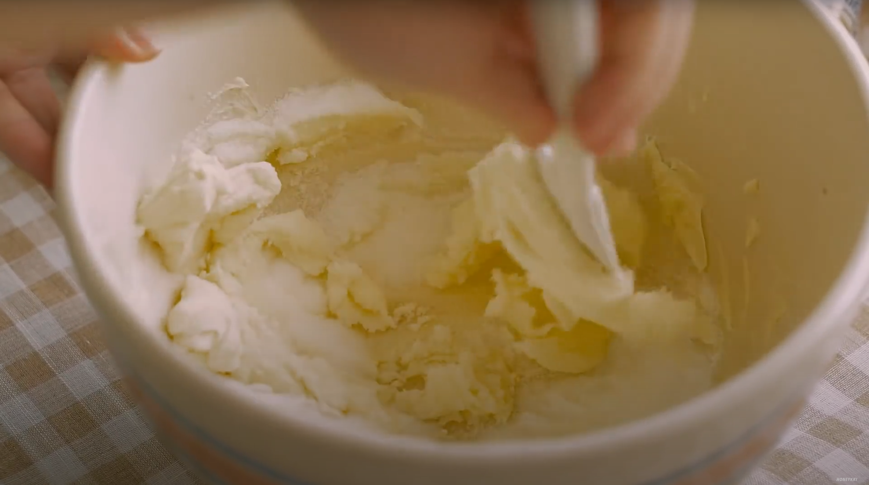 image of mixing butter with sugar